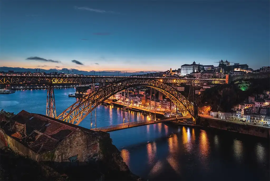 Que ver en Oporto: Un Paraíso de Sensaciones y Encanto Histórico Qué Hacer en Oporto de Noche