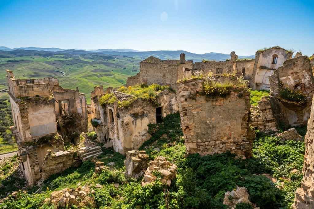 Craco, el pueblo fantasma de Basilicata y cómo visitarlo Historia De Craco