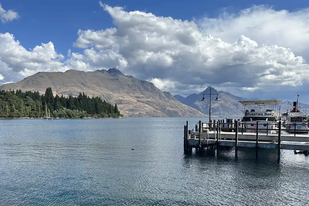Orilla Del Agua De Queenstown
