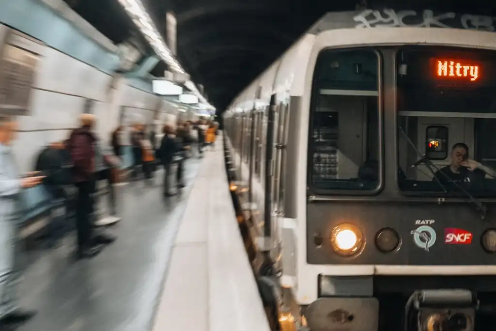 Prioriza el transporte público en Francia