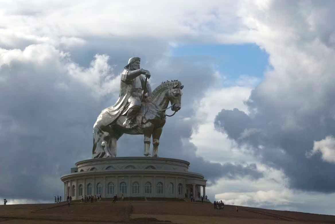 Guía para viajar a Mongolia: rutas, consejos prácticos y qué ver Estatua De Genghis Khan