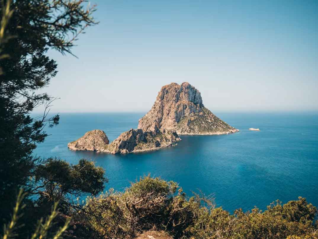 Consejos para visitar Ibiza en coche de alquiler Reservas Naturales De Es Vedra