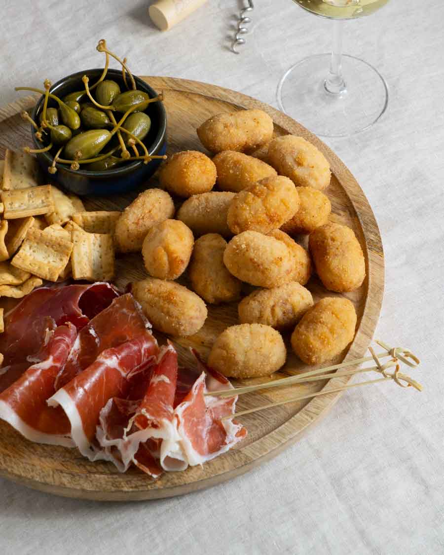 Ir de tapas en España: guía completa para comer como un local Origenes De Las Tapas En Espana