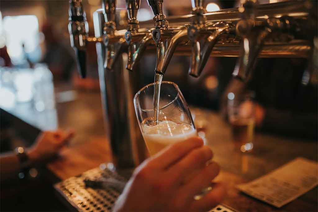 Ir de tapas en España: guía completa para comer como un local Cerveza Y Tapas De España