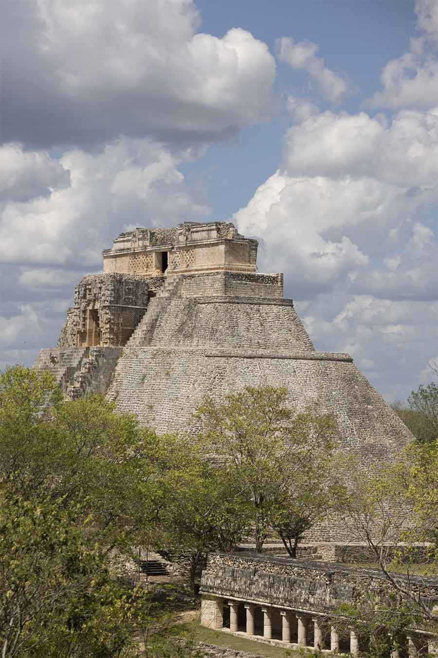 6 ruinas mayas esenciales en la península de Yucatán en México Zona Arqueológica De Uxmal