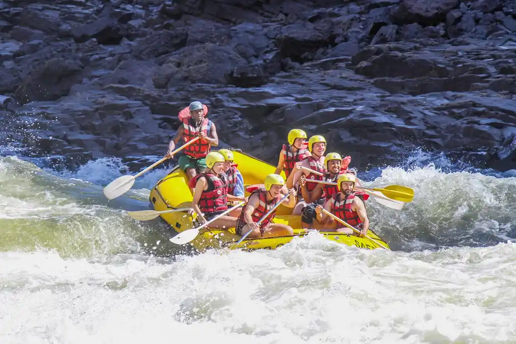 Rafting En Aguas Bravas En El Rio Zambezi
