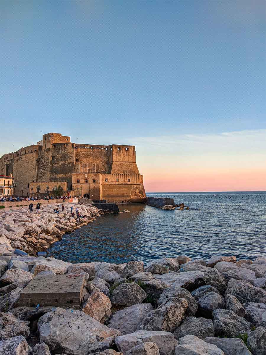 Cosas que ver y hacer en Nápoles, Italia Castillo De Ovo Naples