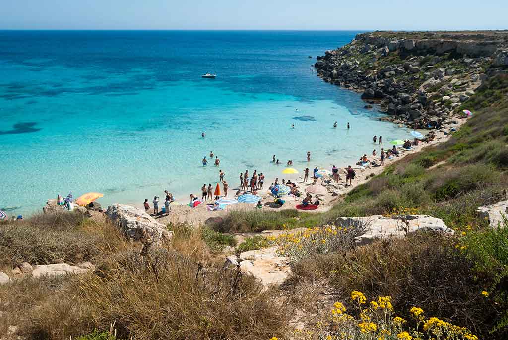 El Mediterráneo inexplorado: guía maestra de calas secretas y conservación Cala Rossa