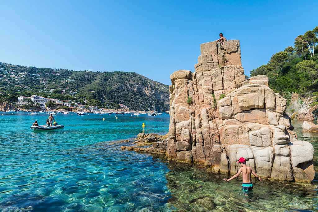 El Mediterráneo inexplorado: guía maestra de calas secretas y conservación Calas Secretas De La Costa Brava