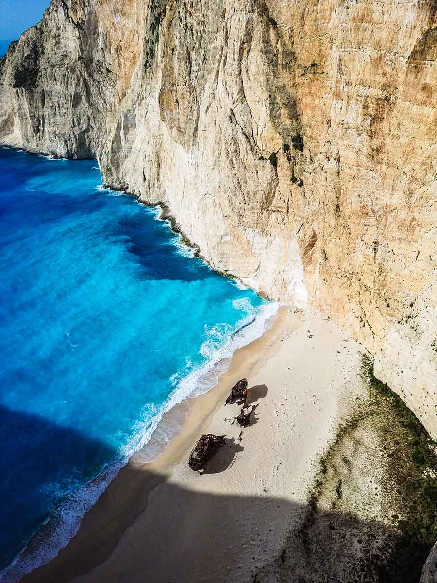 El Mediterráneo inexplorado: guía maestra de calas secretas y conservación Playa Del Navagio