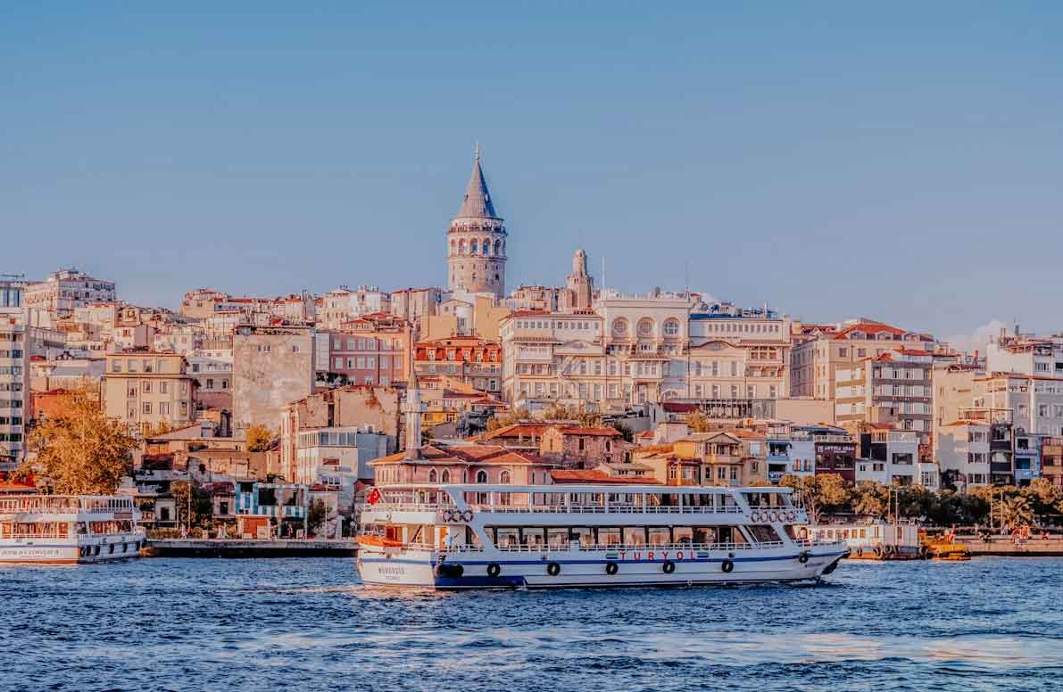 Guía completa para viajar a Estambul con niños: planes, consejos y mapas Cruzar En Ferry El Bosforo
