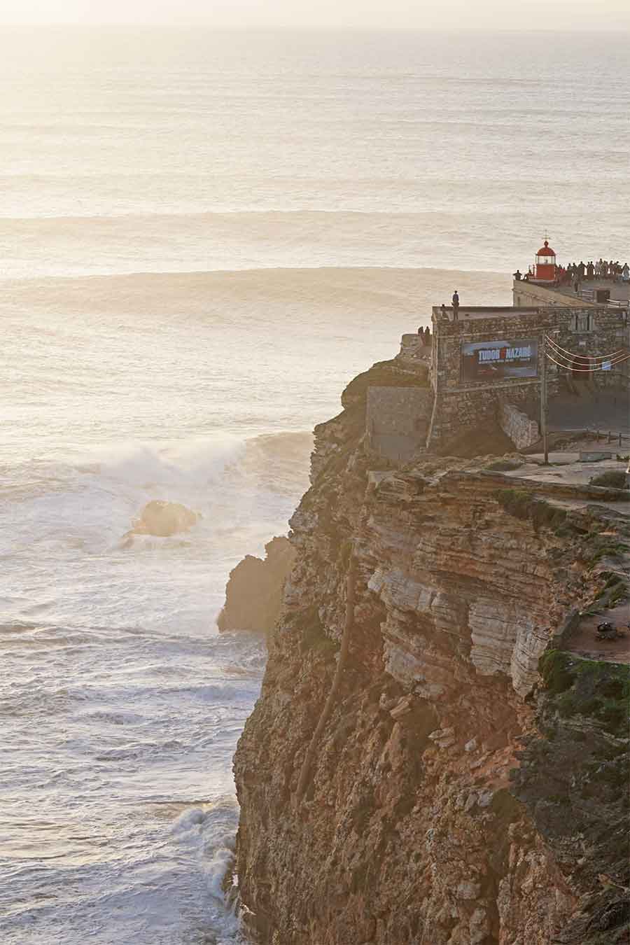 Nazaré, más allá de las olas y el surf Visita El Barrio De Nazare