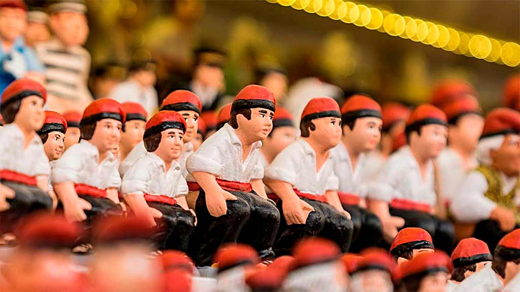 Mercados navideños de España: la guía definitiva para vivir la magia de la Navidad El Famoso Caganer Catalan