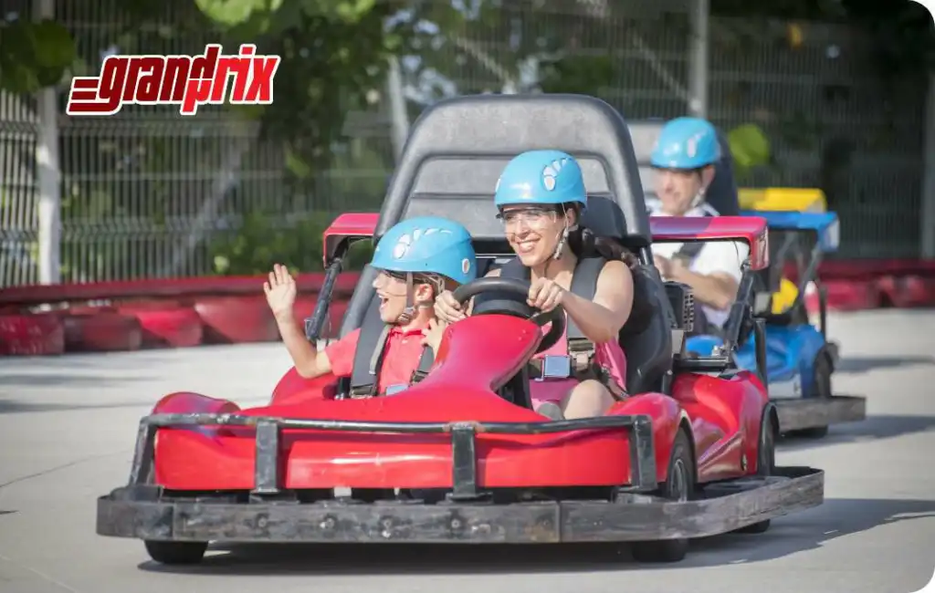 Ventura Park, el parque de diversiones en Cancún Actividades en Ventura Park fuera del agua