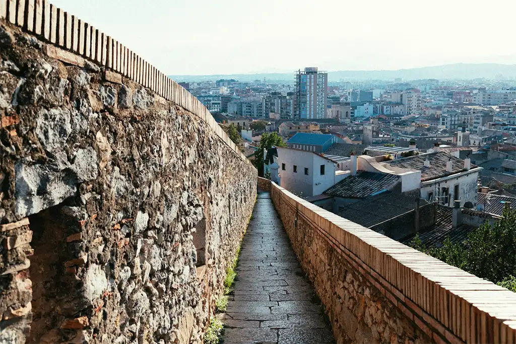 Qué ver en Girona, lugares imprescindibles Murallas medievales