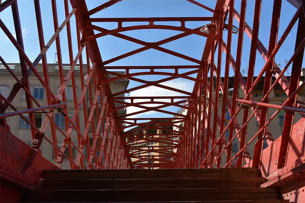 Qué ver en Girona, lugares imprescindibles Puente Eiffel