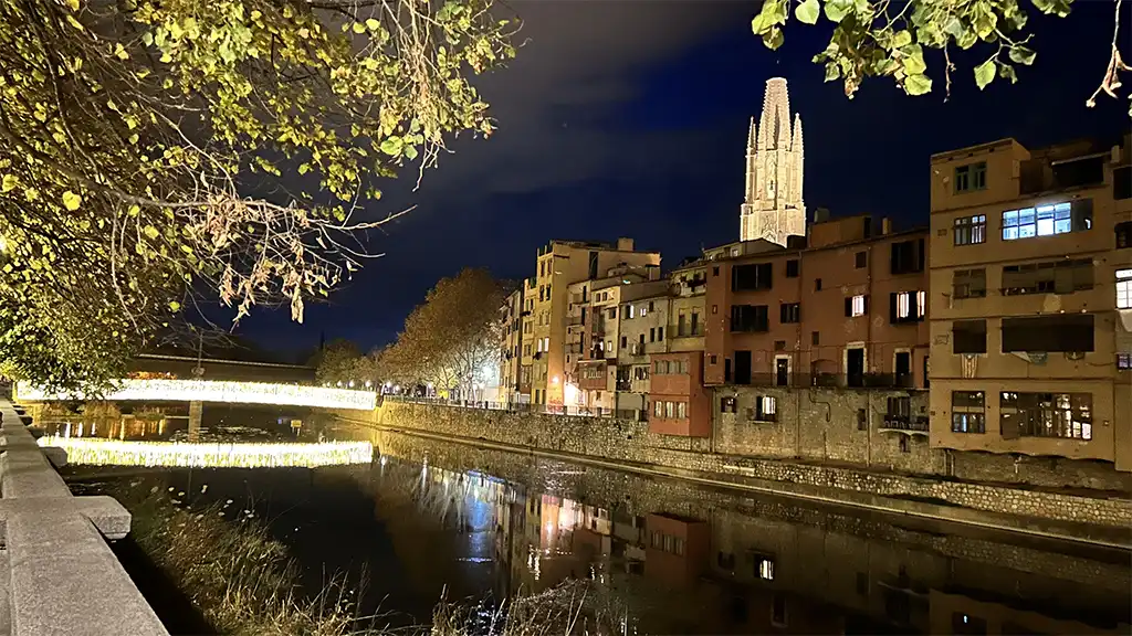 Qué ver en Girona, lugares imprescindibles Río Onyar