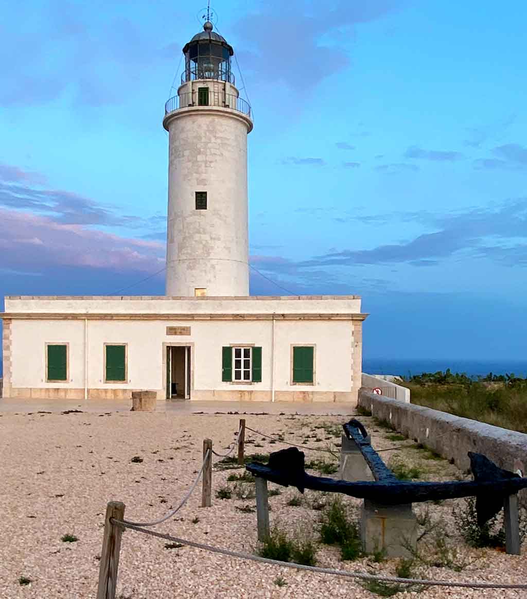 3 ideas de excursiones por Formentera para ver la Isla en un día Faro De La Mola