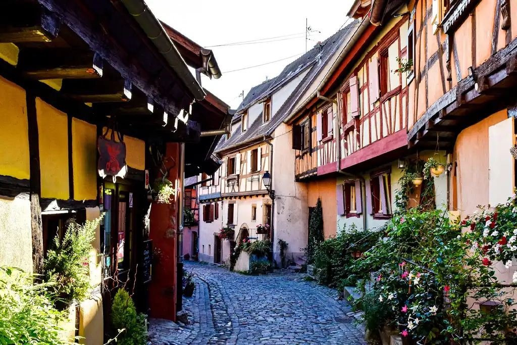 Guía de viaje de Eguisheim Caminar por la ciudad para visitar Eguisheim
