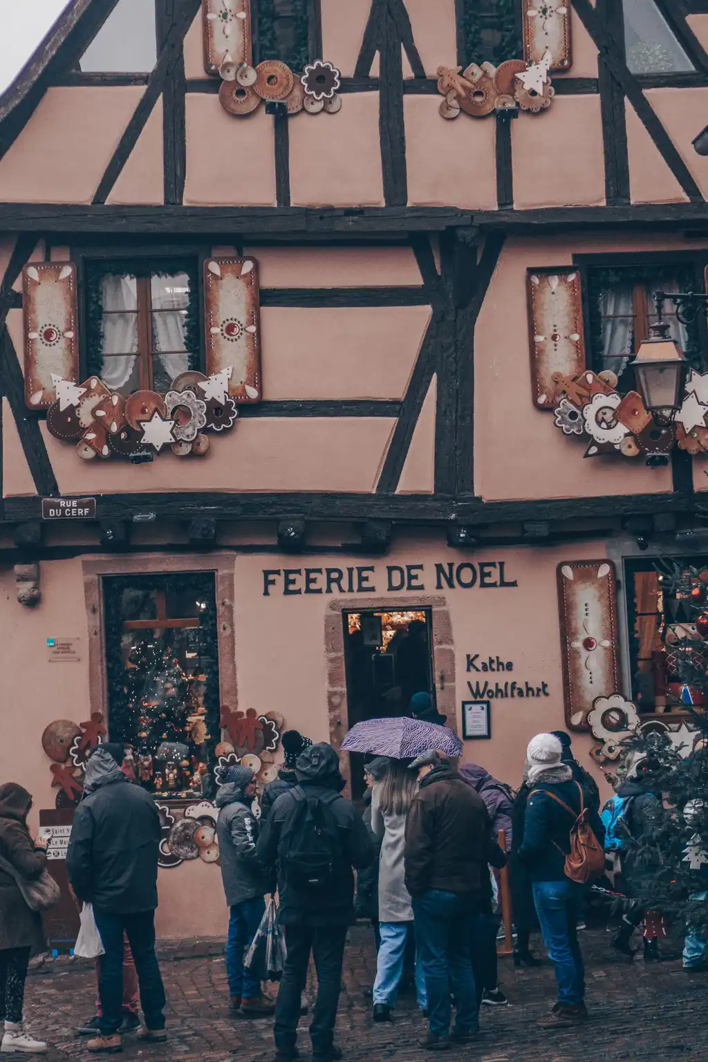 Riquewihr es uno de los pueblos más bonitos de Francia Magia De Navidad En Riquewihr