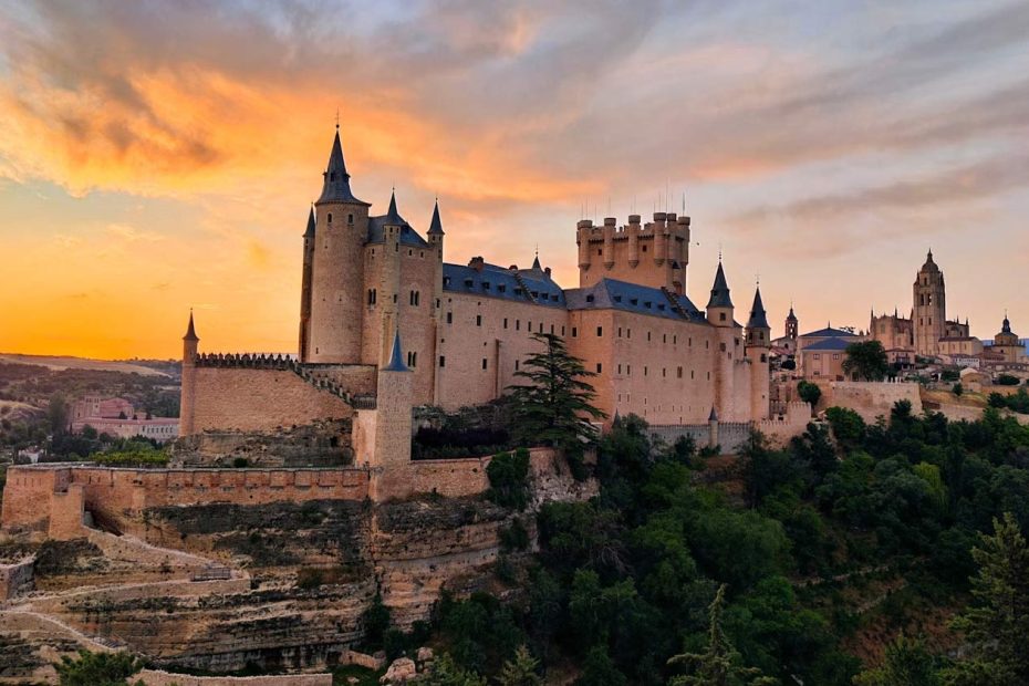 Guía de Visita al Alcázar de Segovia Visita Al Alcazar De Segovia