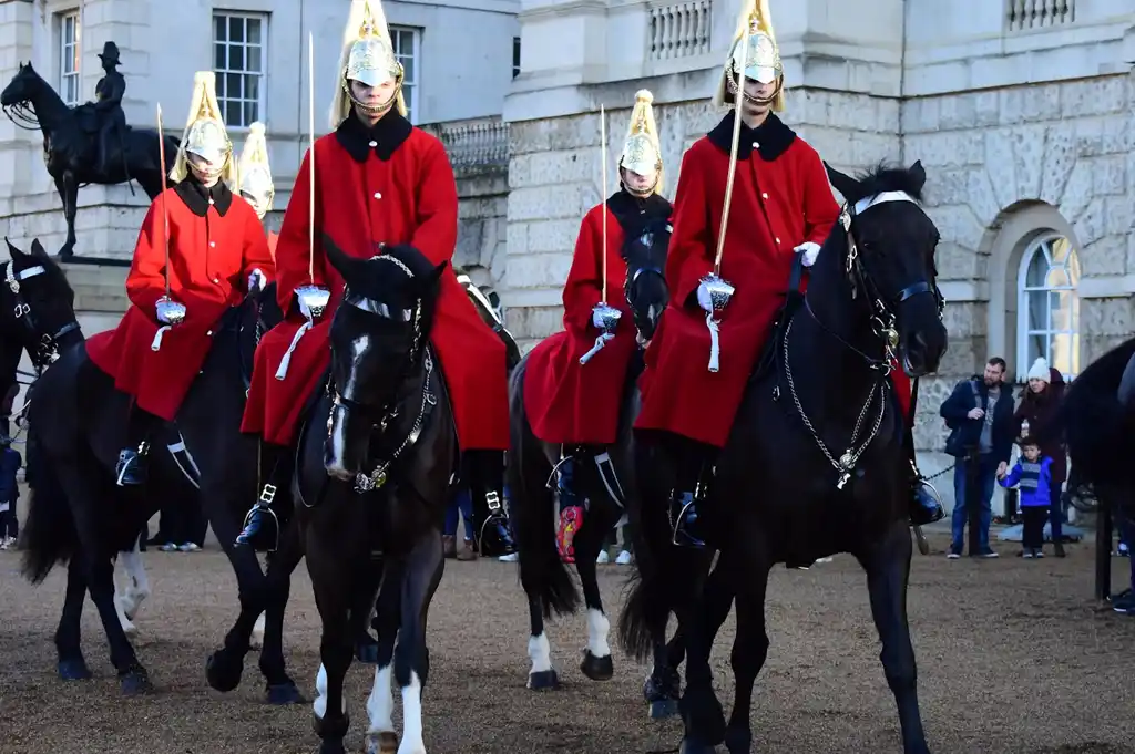 El Cambio de la Guardia en el Palacio de Buckingham: Fechas, Horarios y Consejos Accesibilidad Y Seguridad