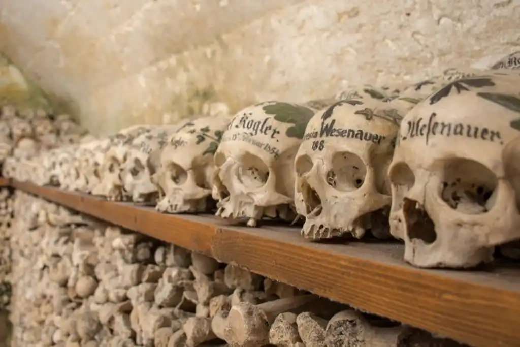 Qué ver en Hallstatt, Austria La Casa De Los Huesos