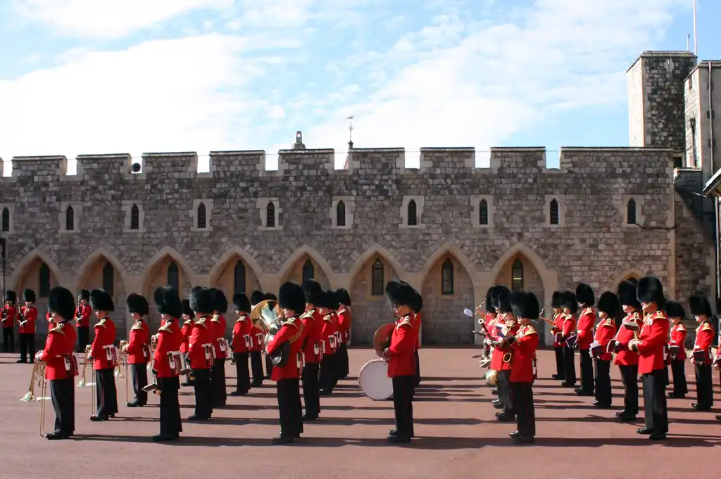 El Cambio de la Guardia en el Palacio de Buckingham: Fechas, Horarios y Consejos Que Es El Cambio De La Guardia