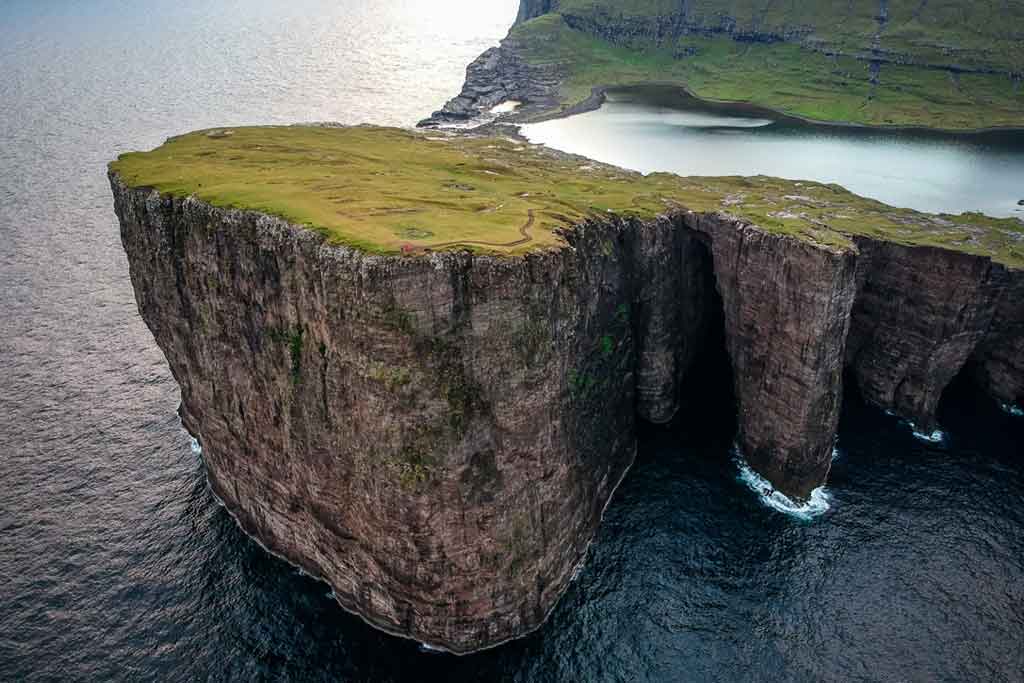 Viajar a Islas Feroe, guía completa Acantilado De Traelanipa