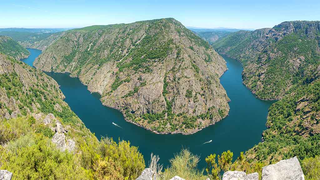 Castro Caldelas: el pueblo medieval más auténtico de la Ribeira Sacra Canones Del Sil