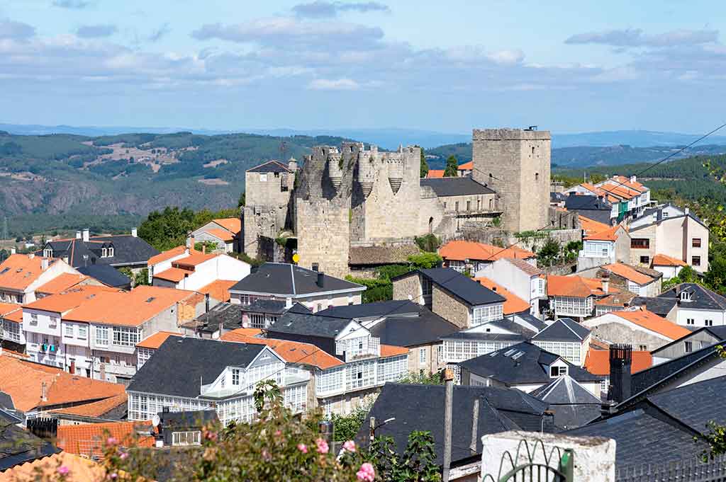 Castro Caldelas: el pueblo medieval más auténtico de la Ribeira Sacra Castro Caldelas Castillo