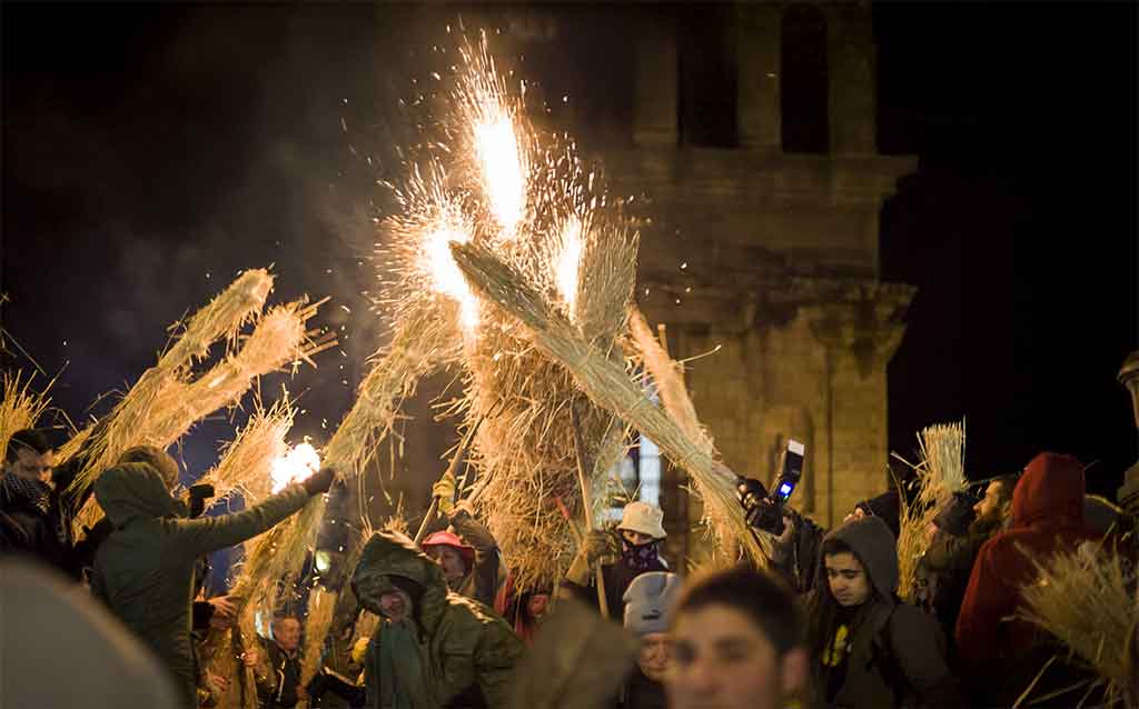 Castro Caldelas: el pueblo medieval más auténtico de la Ribeira Sacra La Festa Dos Fachos