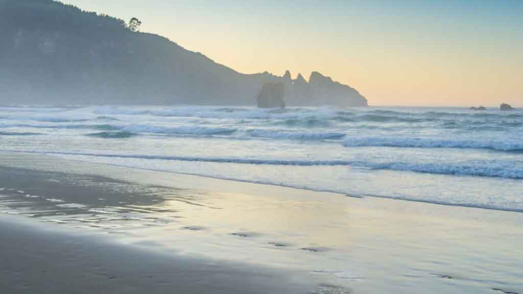 Guía de viaje a Cudillero: El pueblo pesquero de cuento de Asturias Playas Cercanas a Cudillero