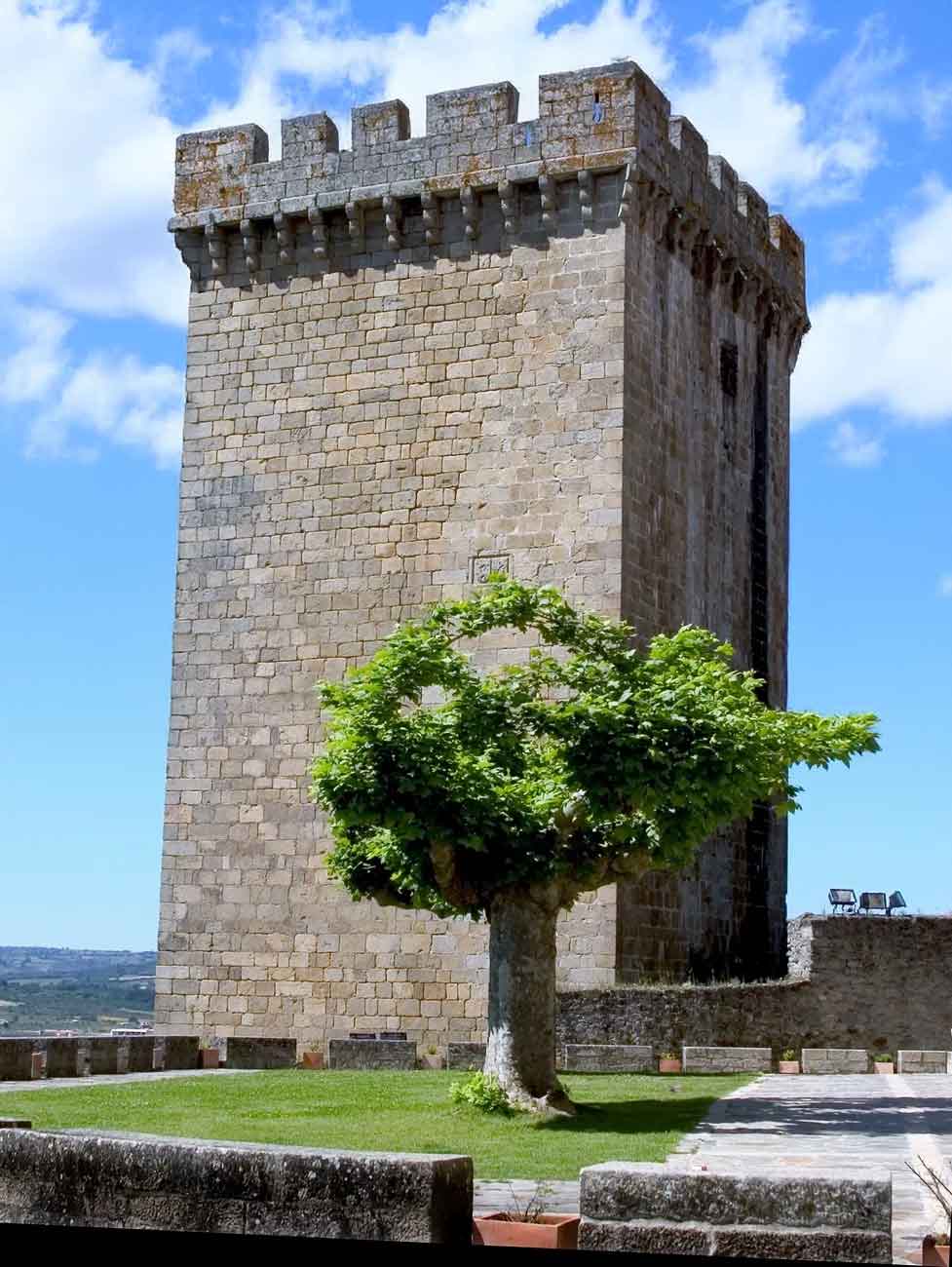 Monforte de Lemos: la joya oculta de Galicia que necesitas descubrir Torre Del Homenaje