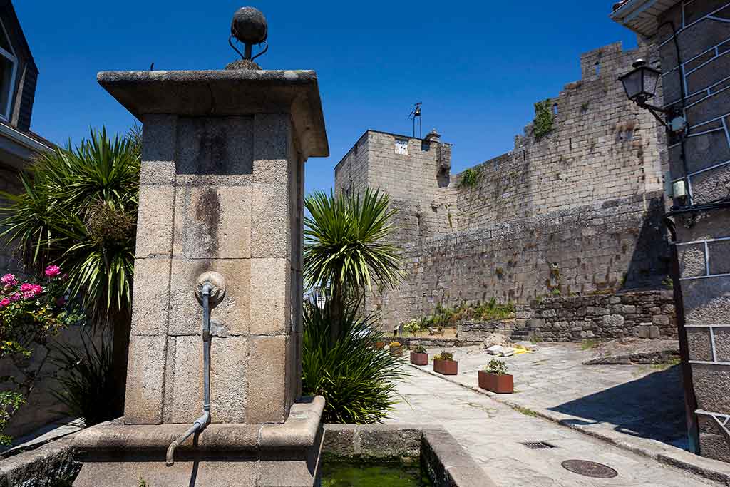 Castro Caldelas: el pueblo medieval más auténtico de la Ribeira Sacra Casco Historico De Castro Caldelas