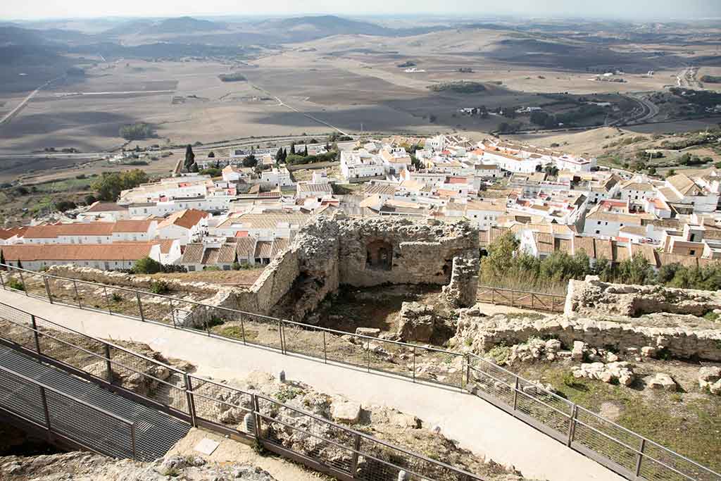 Medina Sidonia: el pueblo blanco con alfajores, ruinas romanas y vistas que te dejarán sin aliento Castillo De Medina Sidonia