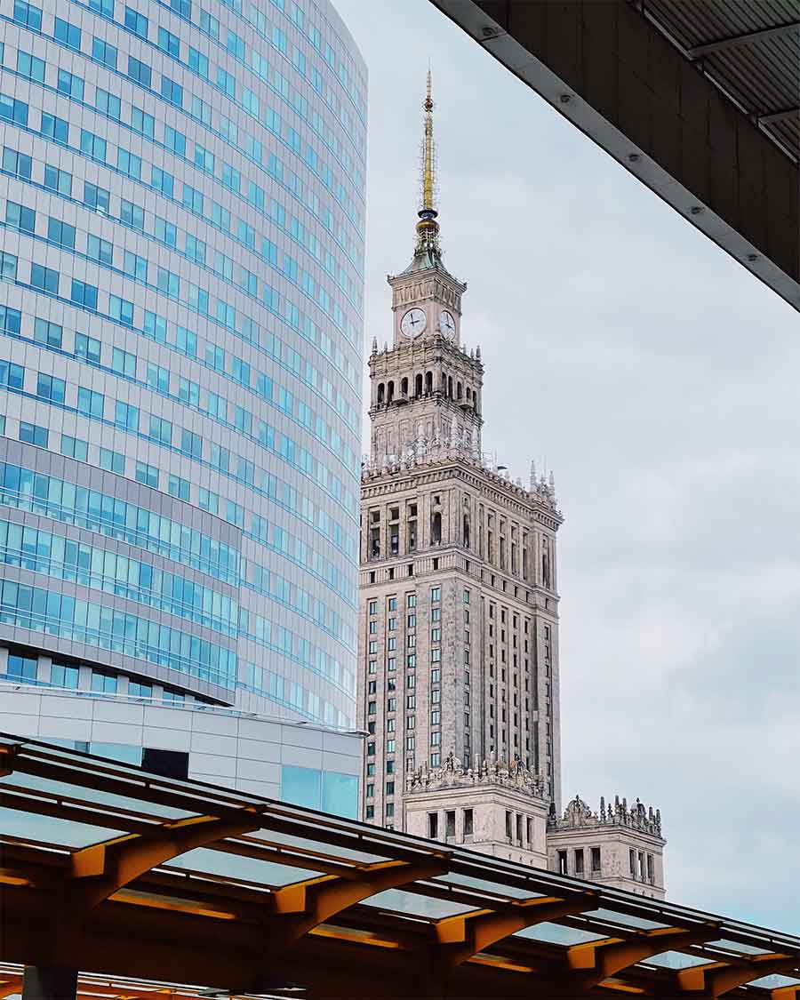 Varsovia: guía completa para descubrir la capital polaca que renació de sus cenizas Palacio De La Cultura Y La Ciencia