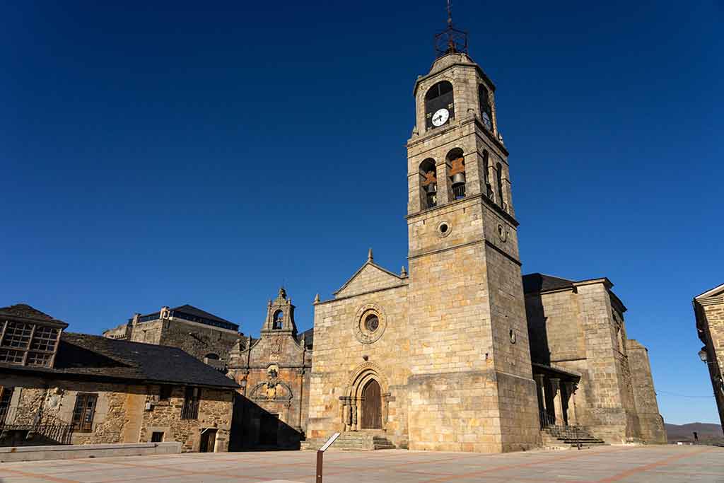 Puebla de Sanabria: la guía para enamorarte de este pueblo medieval y su lago glaciar Iglesia De Nuestra Senora Del Azogue