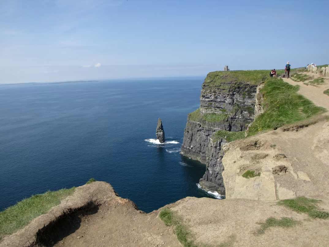Guía definitiva de los Acantilados de Moher en Irlanda Cliffs Of Moher Coastal Walk