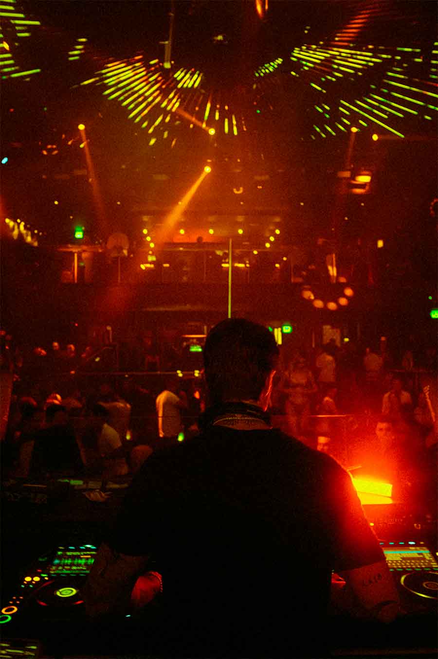 Explora la vibrante vida nocturna de Ibiza Discotecas Y Clubs En Ibiza