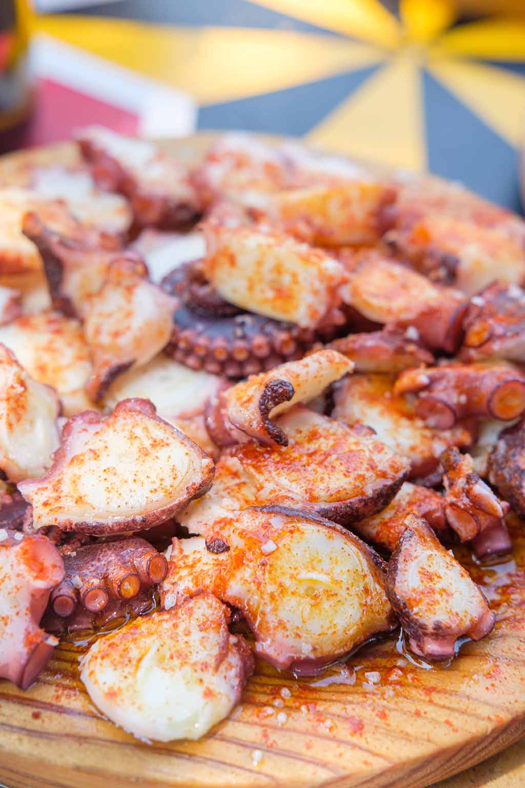 Guía de la Ribeira Sacra: Cañones, viñedos y monasterios Pulpo A Feira