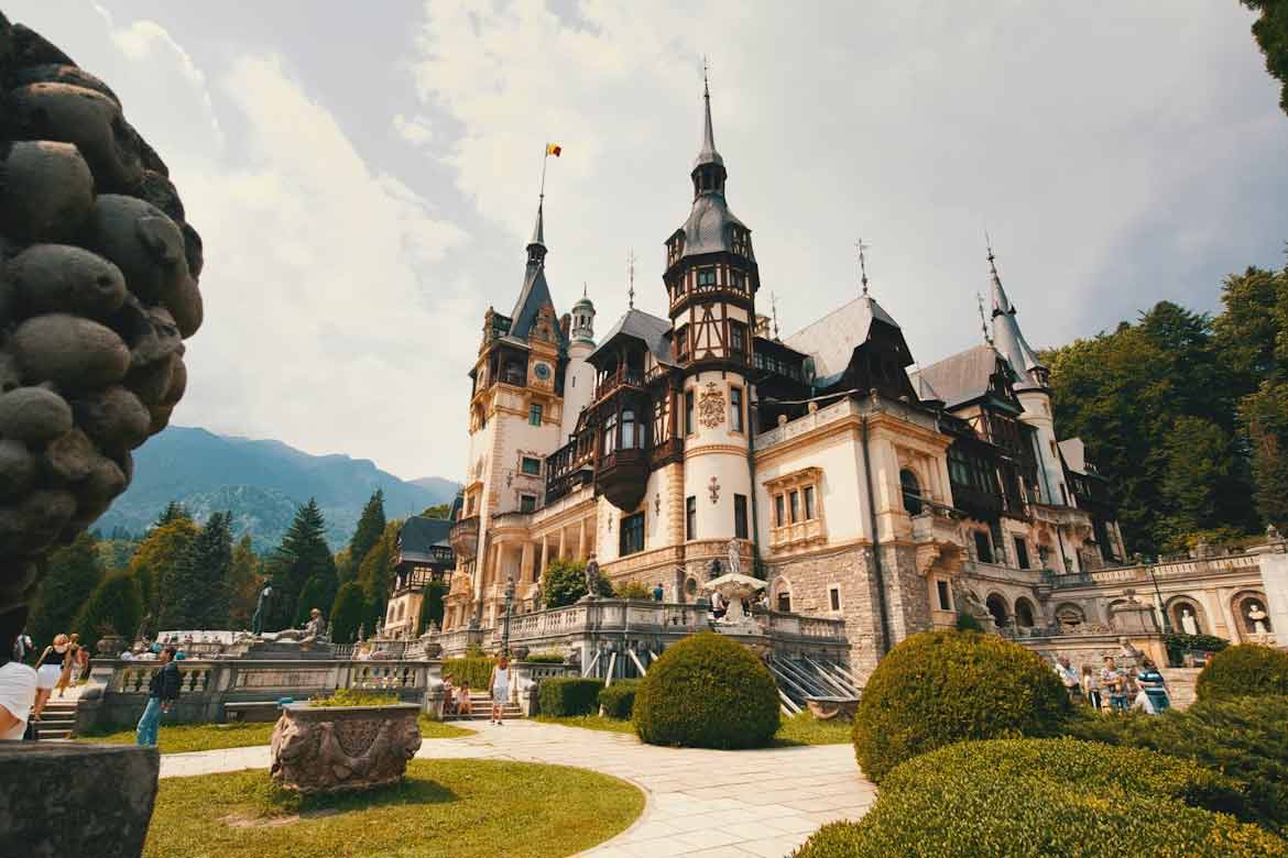 Transilvania: qué ver en la tenebrosa tierra del Conde Drácula Castillo De Peles