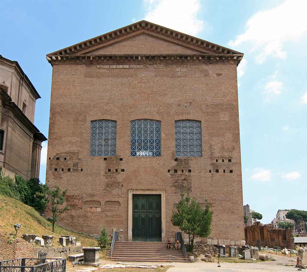 Los sitios históricos de Roma imprescindibles para una experiencia inolvidable Curia Julia