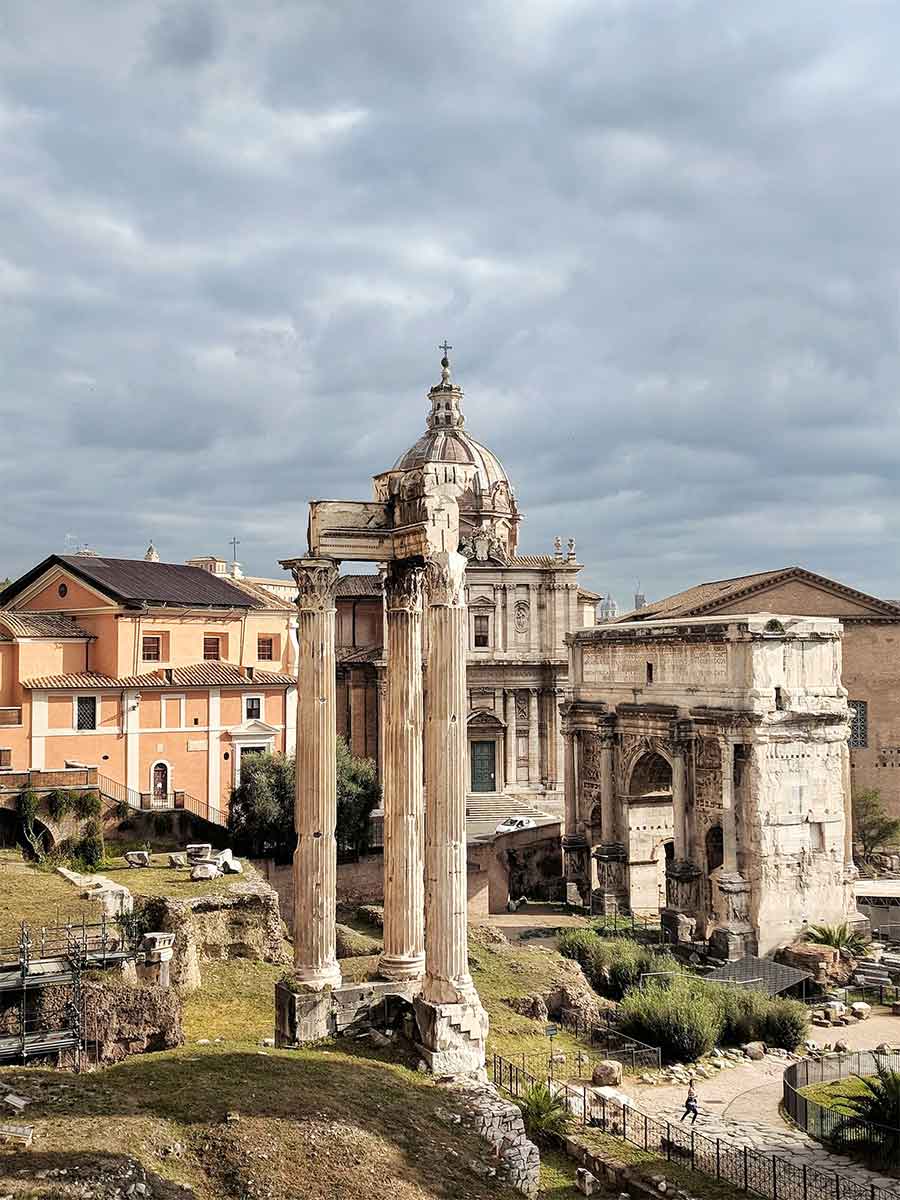 Los sitios históricos de Roma imprescindibles para una experiencia inolvidable Foro Romano