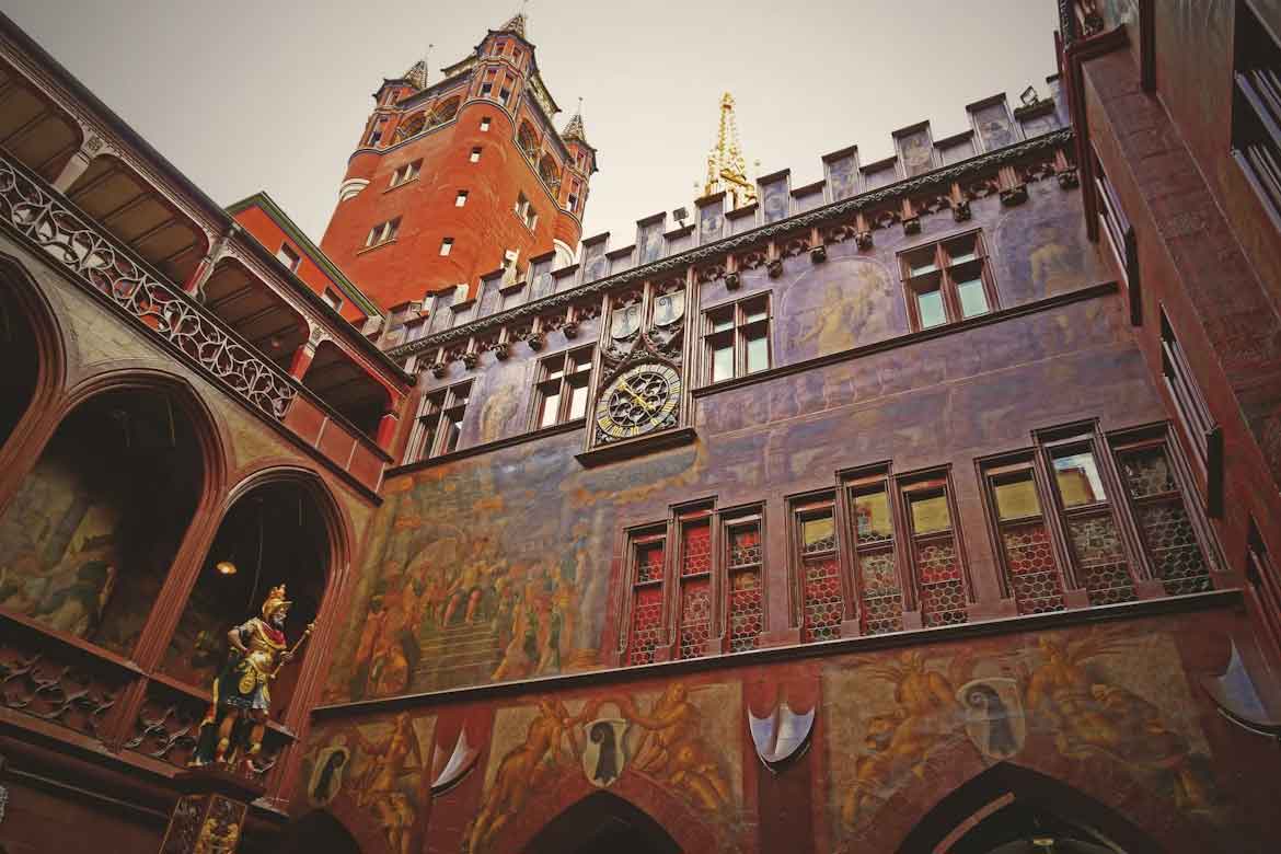 Basilea, la ciudad que nadie tiene en su radar y que todo el mundo debería visitar Marktplatz Y El Ayuntamiento