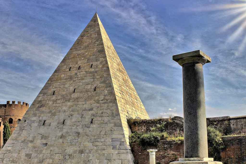 Los sitios históricos de Roma imprescindibles para una experiencia inolvidable Piramide De Cestio