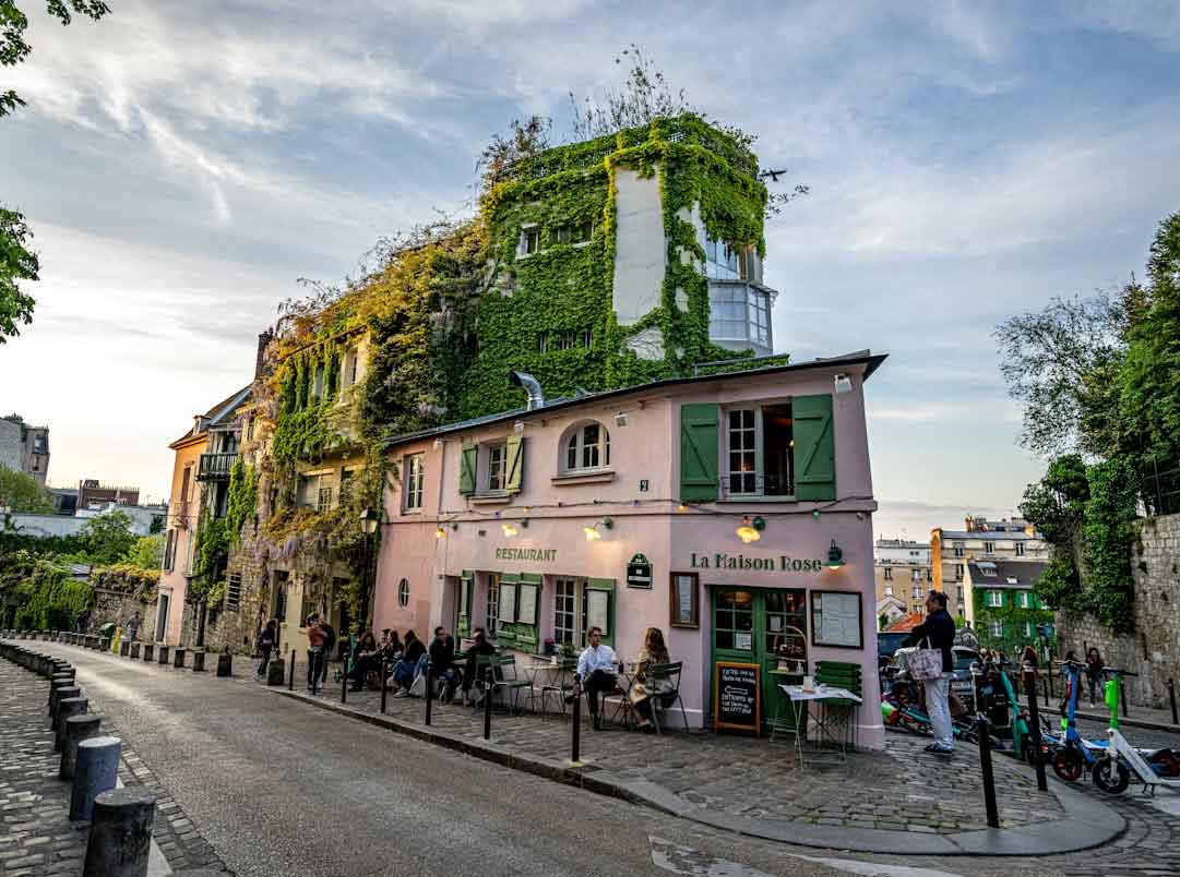 Montmartre: Guía definitiva para descubrir qué hacer en el corazón bohemio de París La Maison Rose