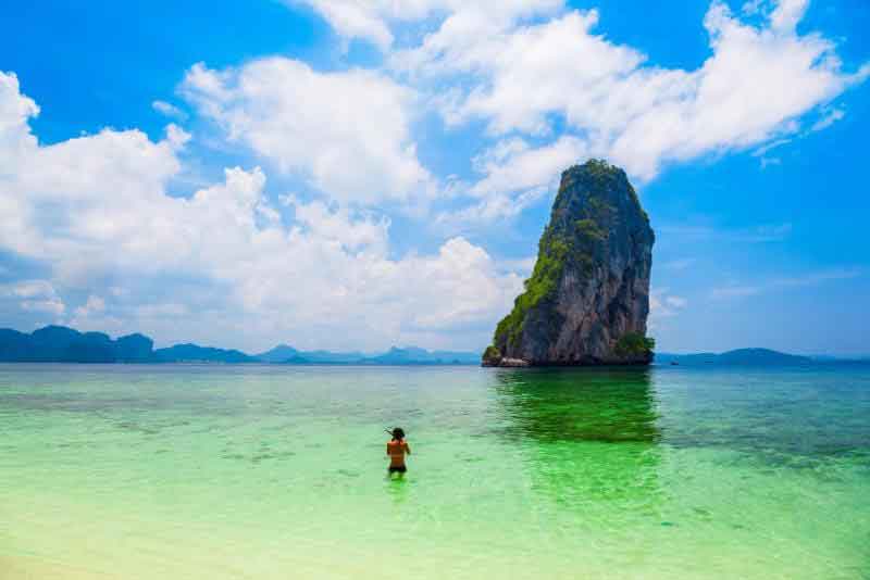 Visitar Koh Phi Phi, una de las mejores excursiones para hacer en Tailandia Snorkel En Koh Phi Phi