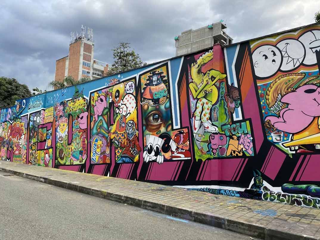 Medellín: Qué hacer en la ciudad de la eterna primavera Comuna 13 Medellín