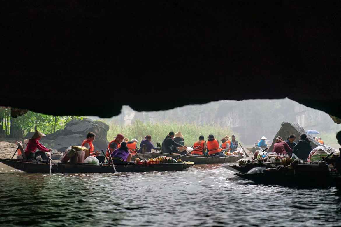 Ninh Binh: Tu guía para qué hacer y explorar en la «Bahía de Halong en Tierra» Paseo En Bote Por Tam Coc
